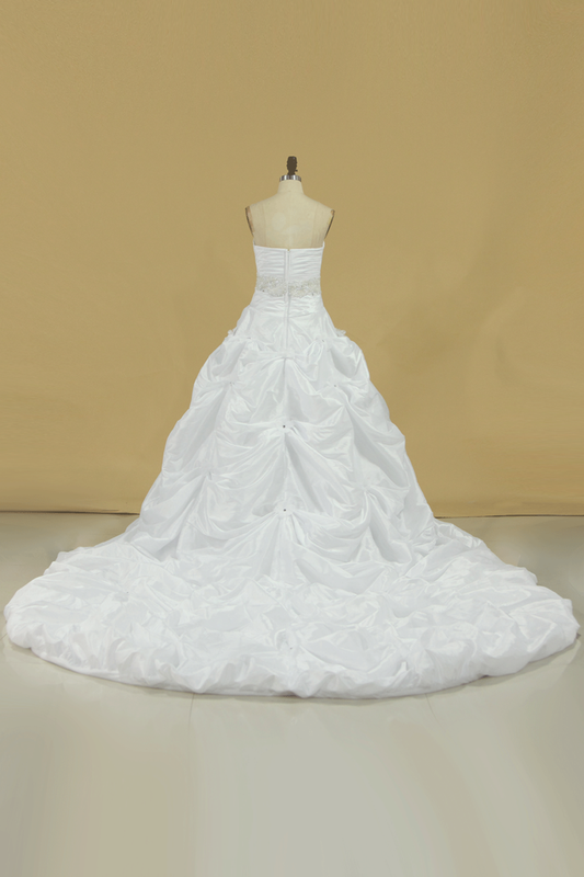 2024 New Arrival Sweetheart Wedding Dresses With Ruffles And Beads Chapel Train Taffeta