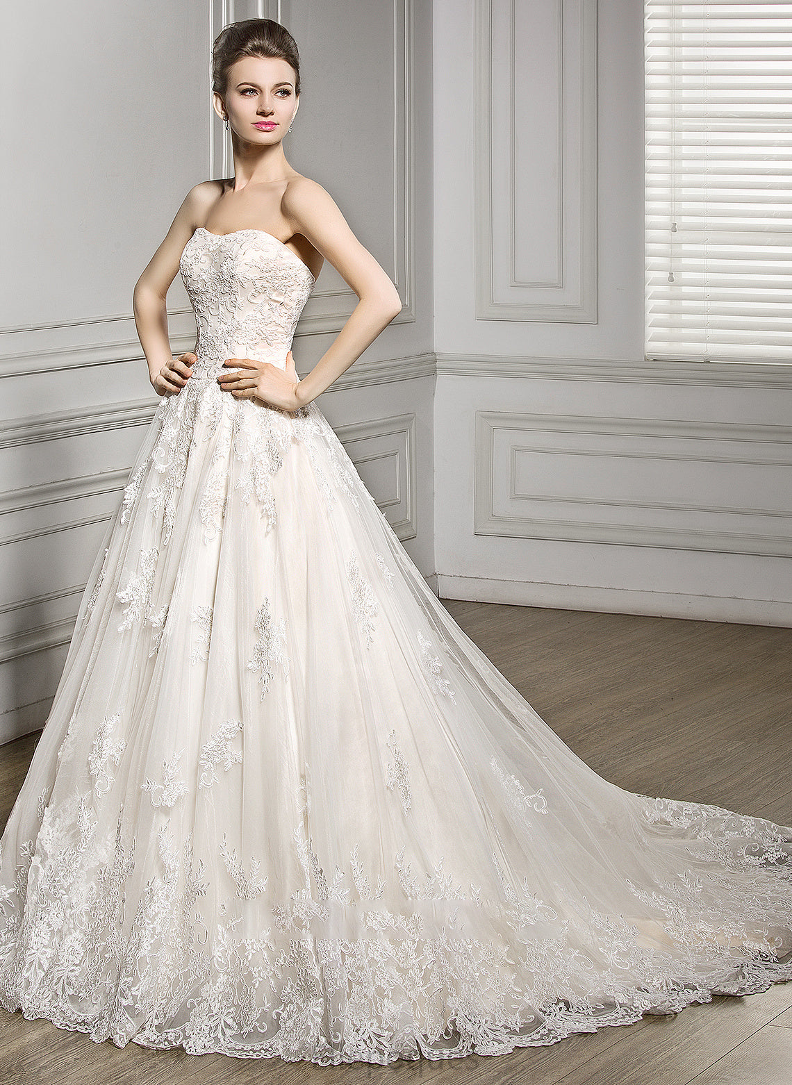 Sweetheart Lace Dress Wedding Dresses Court Train Ball-Gown/Princess Tulle Phoenix Wedding