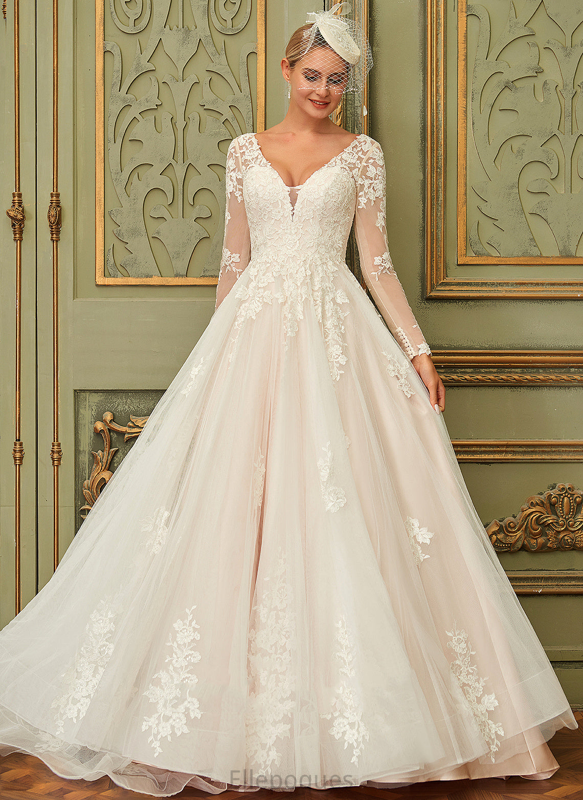 Ball-Gown/Princess Wedding Dress Lace Wedding Dresses Court V-neck Tulle Train Sydney