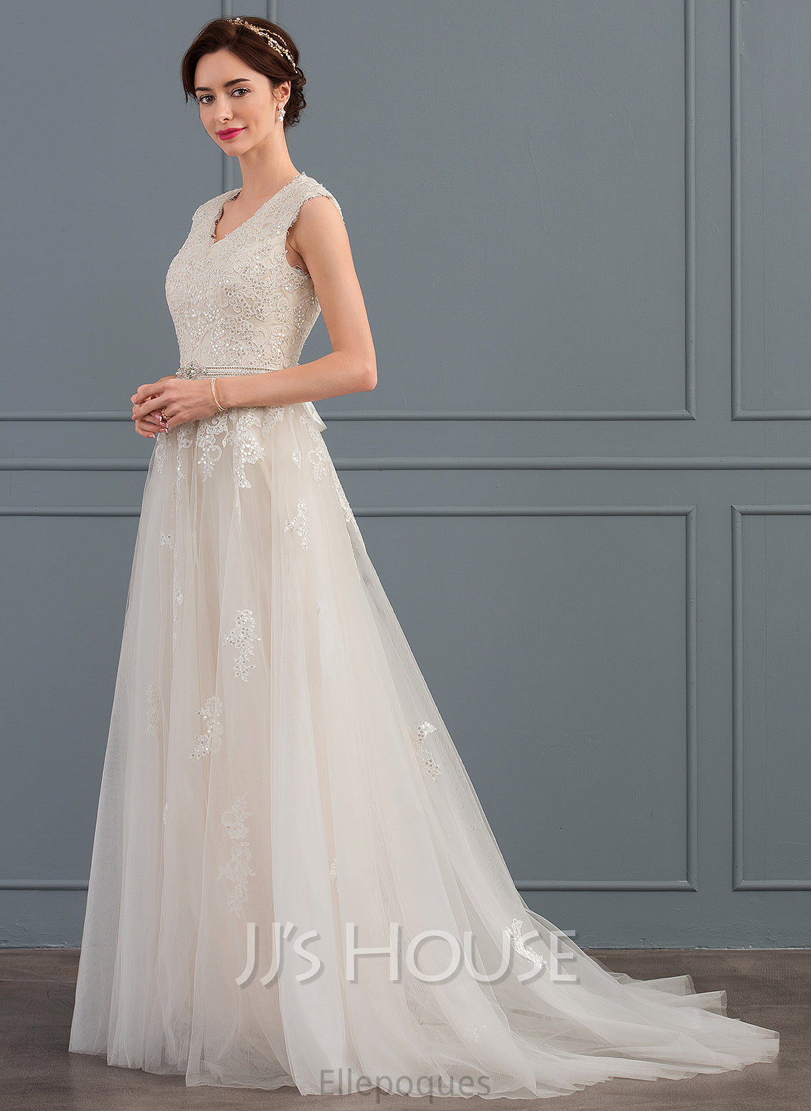 V-neck Wedding Bow(s) Tulle Wedding Dresses A-Line Beading Train Dress With Zoie Sequins Sweep