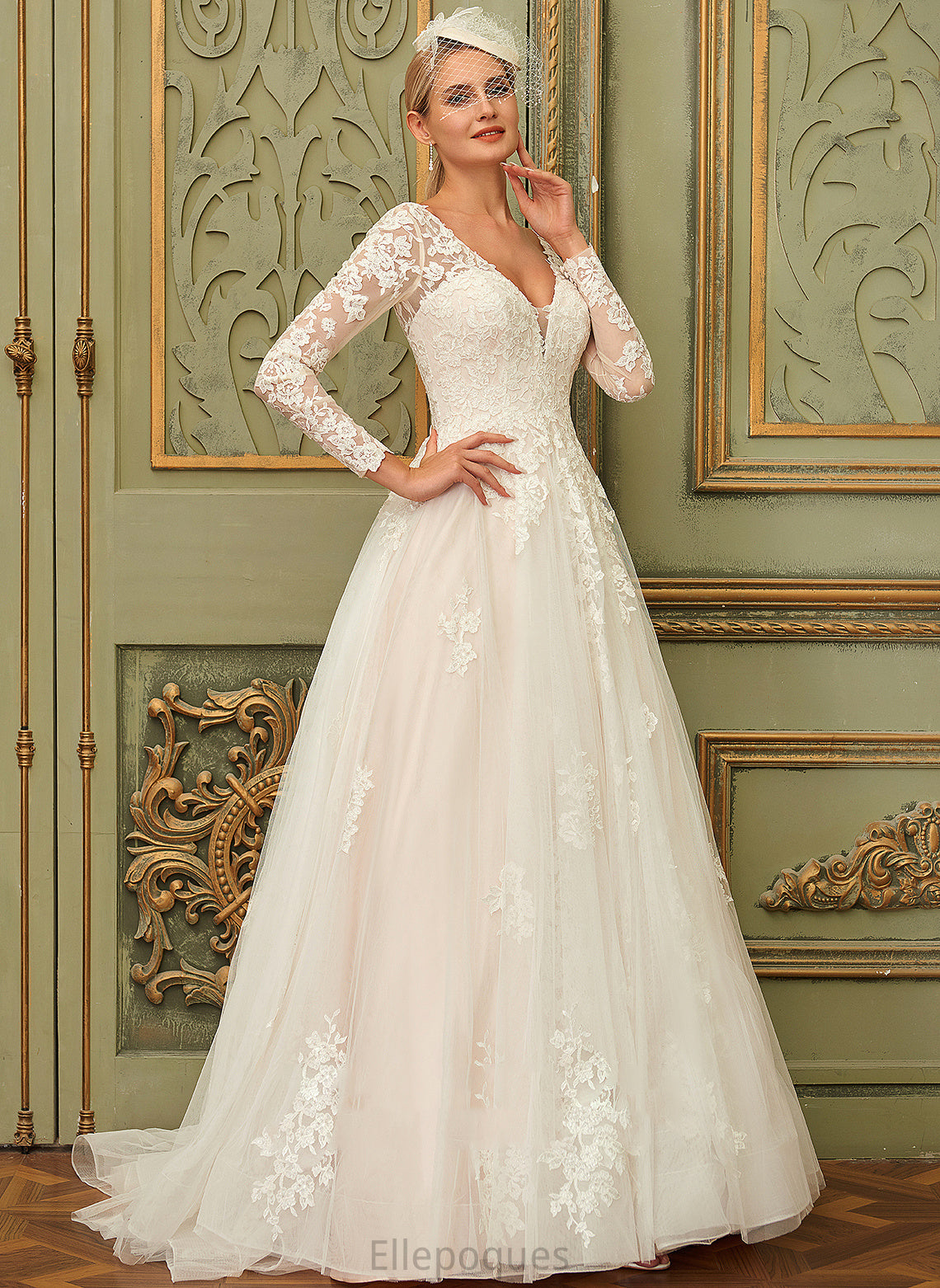 Ball-Gown/Princess Wedding Dress Lace Wedding Dresses Court V-neck Tulle Train Sydney