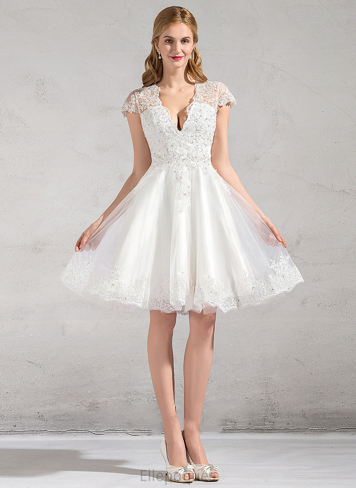 V-neck Madeleine Wedding Dresses Tulle Lace Dress A-Line Knee-Length Appliques Sequins With Wedding Lace Beading