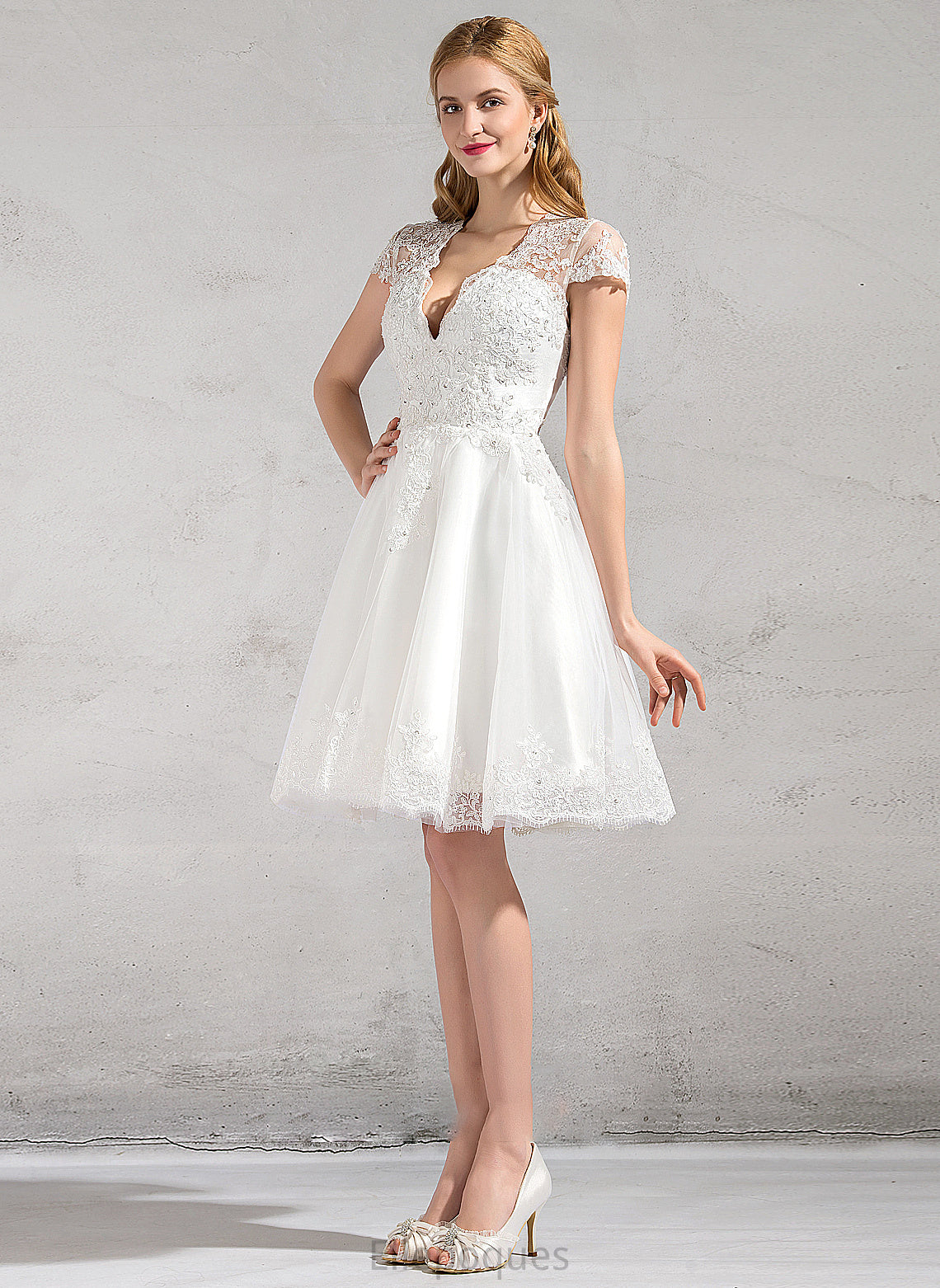 V-neck Madeleine Wedding Dresses Tulle Lace Dress A-Line Knee-Length Appliques Sequins With Wedding Lace Beading