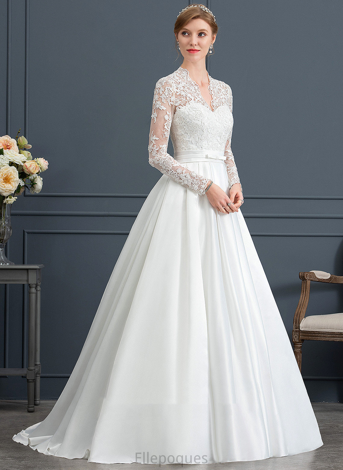 V-neck Leia Court Lace Ball-Gown/Princess Train Dress Wedding Bow(s) With Satin Wedding Dresses