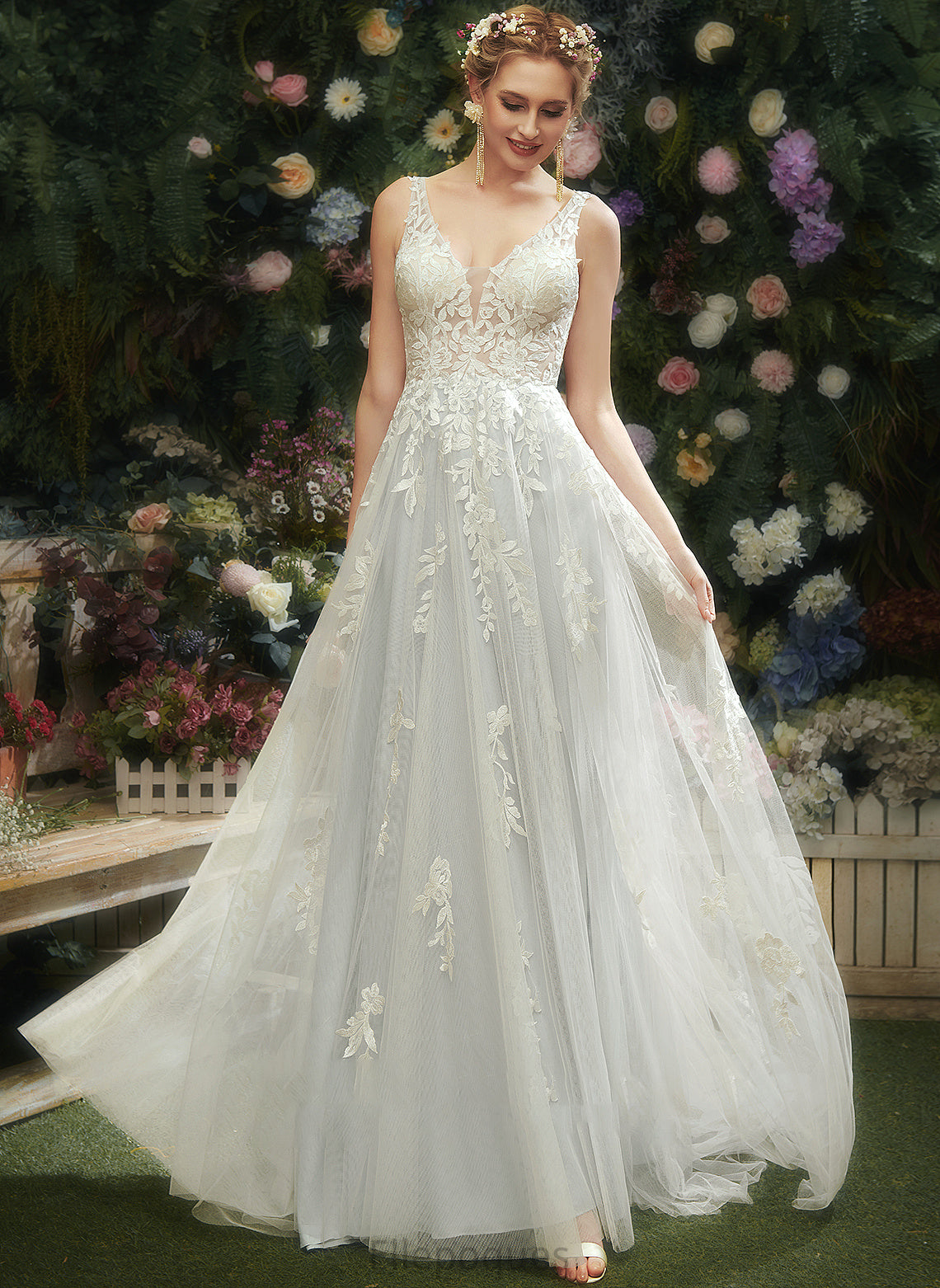 Dress Raven Lace With Train Wedding Dresses A-Line V-neck Wedding Court