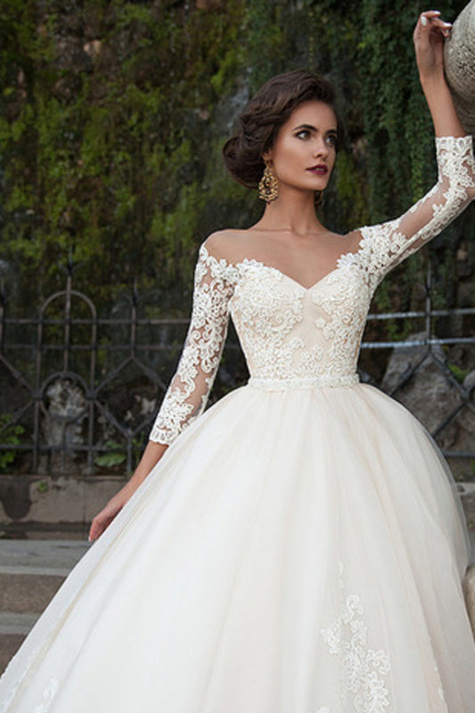 2024 Bateau Wedding Dresses 3/4 Length Sleeve With Applique Tulle