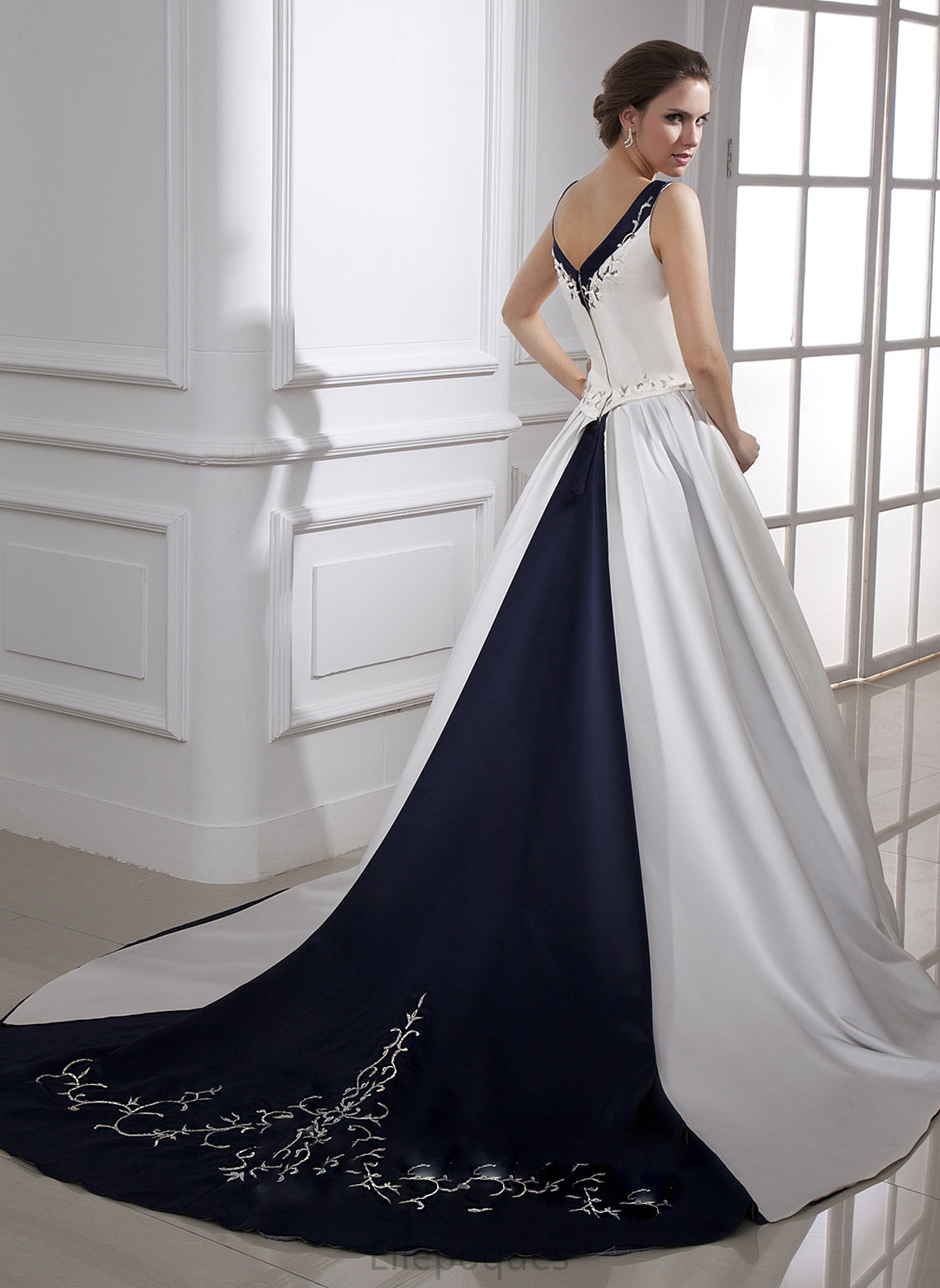 Chapel Embroidered Wedding Satin Sequins With Beading Ball-Gown/Princess Emelia Train Wedding Dresses V-neck Dress