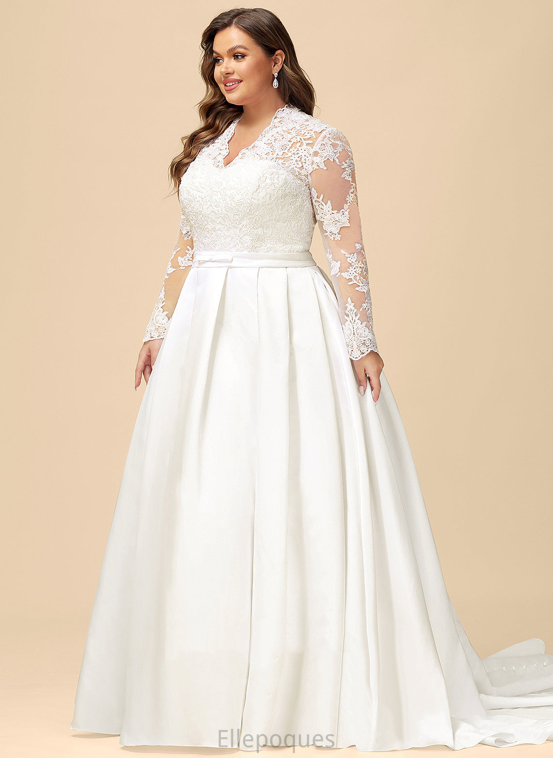 V-neck Leia Court Lace Ball-Gown/Princess Train Dress Wedding Bow(s) With Satin Wedding Dresses