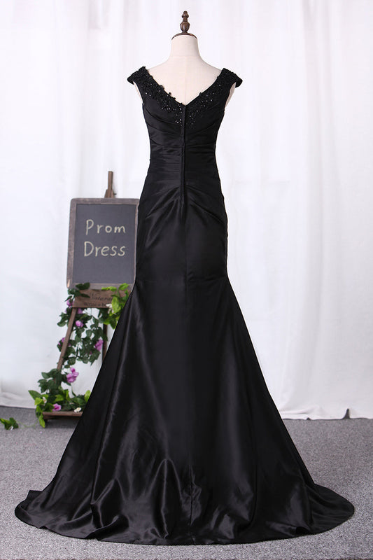 2024 Mermaid Evening Dresses Cap Sleeves Satin With Beading Sweep Train